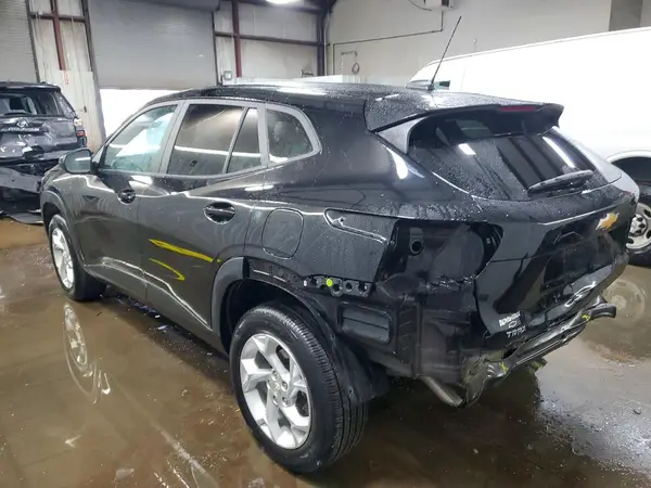 KL77LFE24RC132271 2024 CHEVROLET TRAX - Image 2