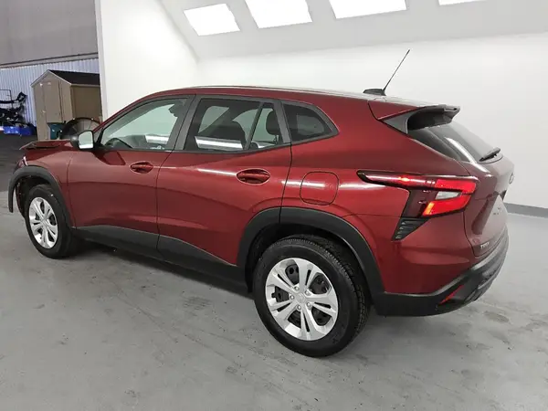 KL77LFE24RC137244 2024 CHEVROLET TRAX - Image 2