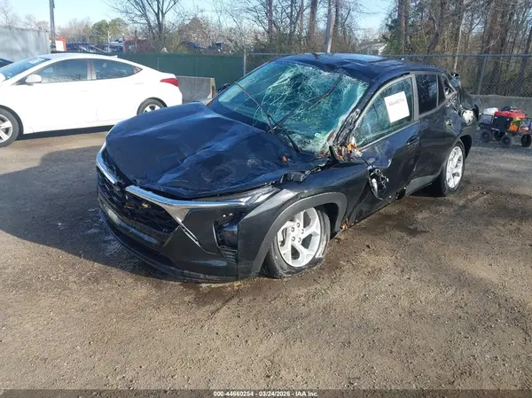 KL77LFE24RC148616 2024 CHEVROLET TRAX - Image 2