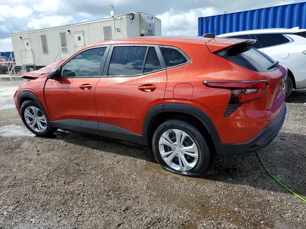 KL77LFE24RC152407 2024 CHEVROLET TRAX - Image 2