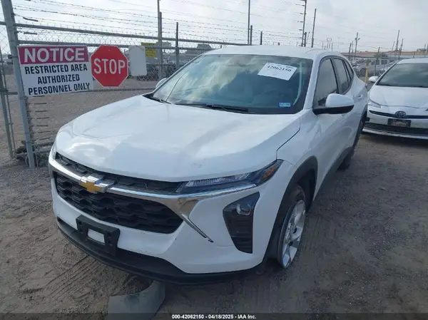 KL77LFE24RC166369 2024 CHEVROLET TRAX - Image 2