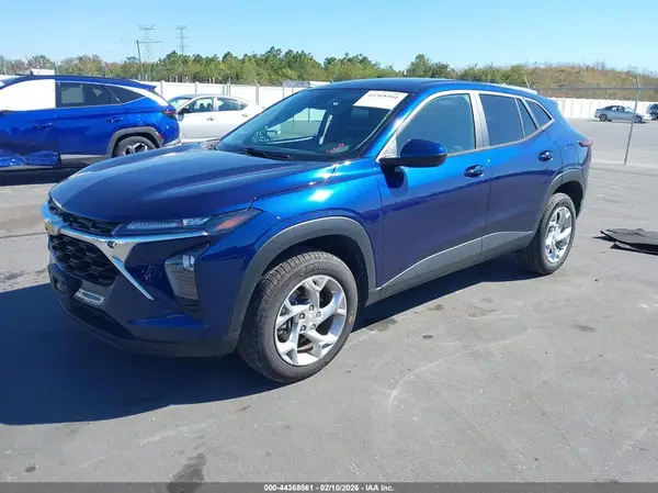 KL77LFE24RC167845 2024 CHEVROLET TRAX - Image 2