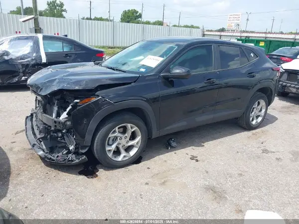KL77LFE24RC169224 2024 CHEVROLET TRAX - Image 2