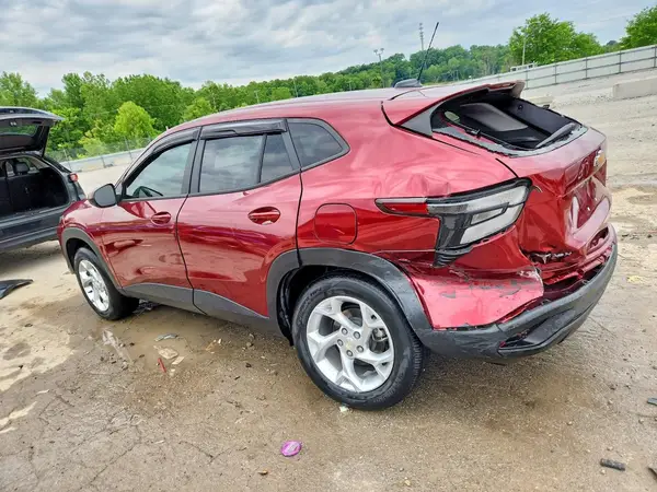 KL77LFE24RC176044 2024 CHEVROLET TRAX - Image 2