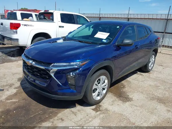 KL77LFE24RC197606 2024 CHEVROLET TRAX - Image 2