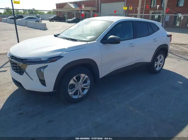 KL77LFE24RC208412 2024 CHEVROLET TRAX - Image 2