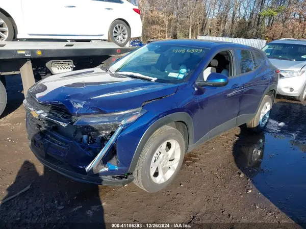 KL77LFE24RC213903 2024 CHEVROLET TRAX - Image 2