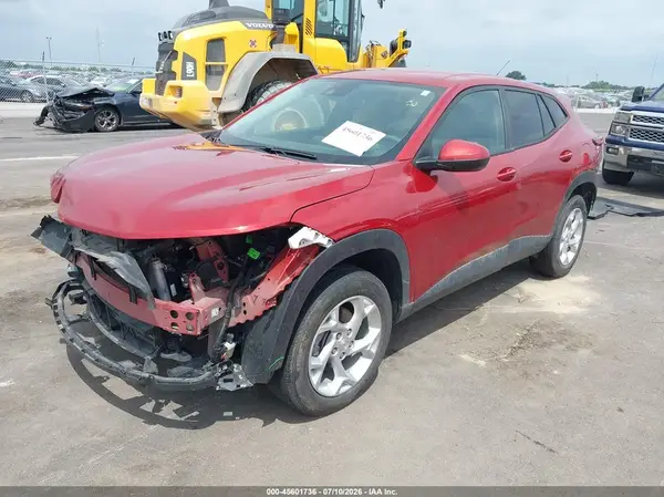 KL77LFE24RC226263 2024 CHEVROLET TRAX - Image 2