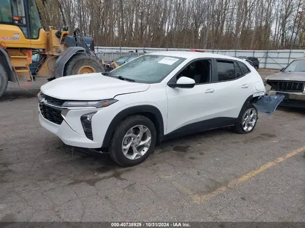 KL77LFE24RC233875 2024 CHEVROLET TRAX - Image 2