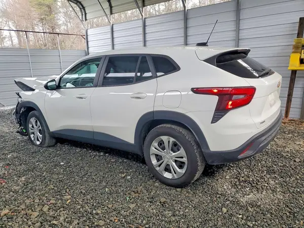KL77LFE24RC244312 2024 CHEVROLET TRAX - Image 2