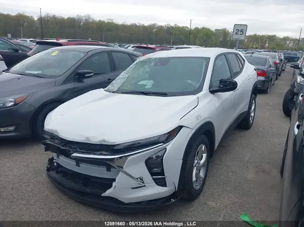 KL77LFE24SC044584 2025 CHEVROLET TRAX - Image 2