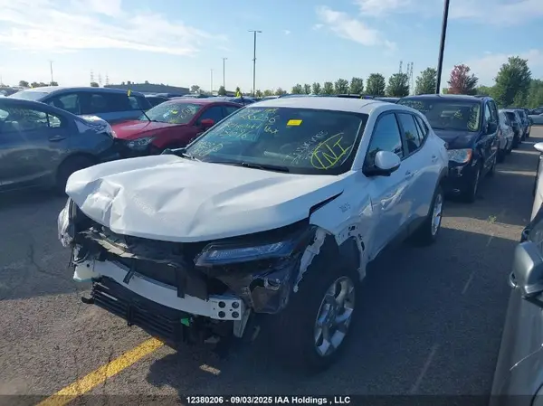 KL77LFE24SC051096 2025 CHEVROLET TRAX - Image 2