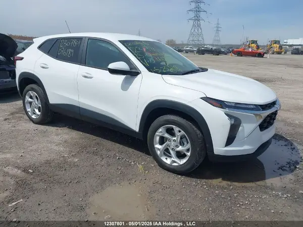 KL77LFE24SC076189 2025 CHEVROLET TRAX - Image 1