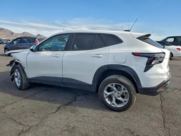 KL77LFE25RC006145 2024 CHEVROLET TRAX - Image 2