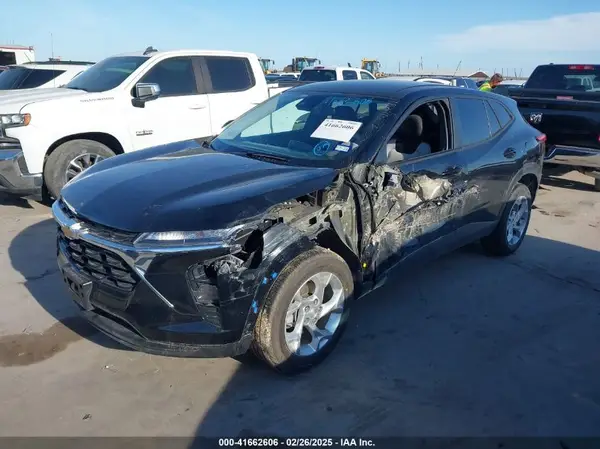 KL77LFE25RC019719 2024 CHEVROLET TRAX - Image 2