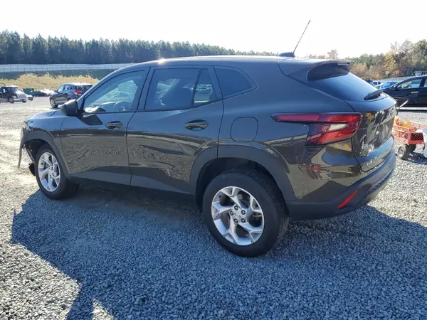 KL77LFE25RC021678 2024 CHEVROLET TRAX - Image 2