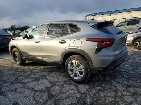 KL77LFE25RC035631 2024 CHEVROLET TRAX - Image 2