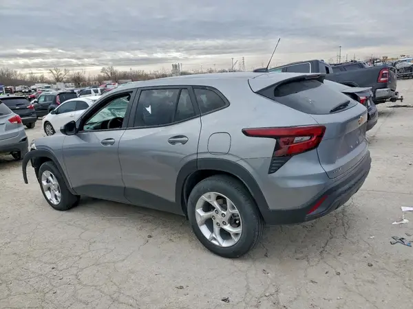 KL77LFE25RC077491 2024 CHEVROLET TRAX - Image 2