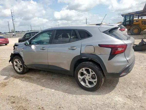 KL77LFE25RC098079 2024 CHEVROLET TRAX - Image 2