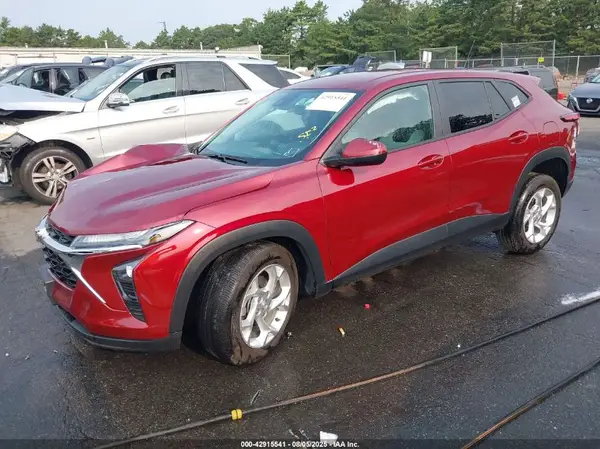 KL77LFE25RC100753 2024 CHEVROLET TRAX - Image 2