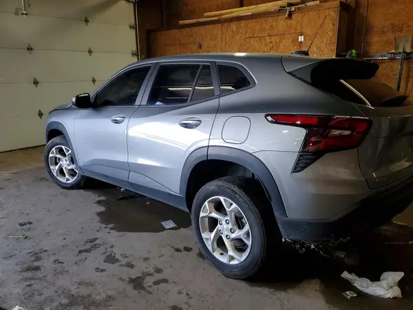 KL77LFE25RC127967 2024 CHEVROLET TRAX - Image 2