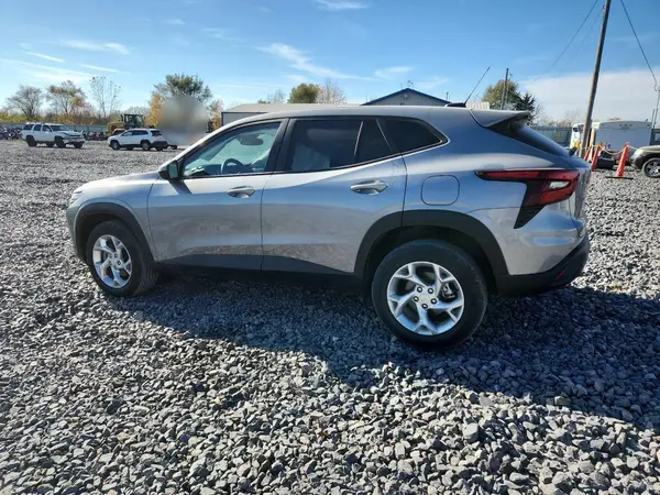 KL77LFE25RC135843 2024 CHEVROLET TRAX - Image 2