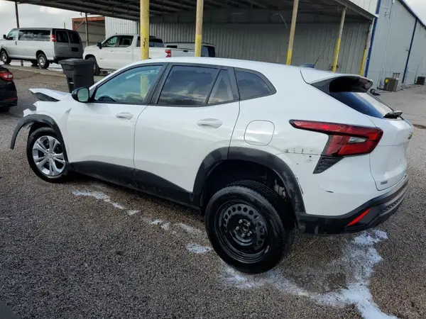 KL77LFE25RC144378 2024 CHEVROLET TRAX - Image 2
