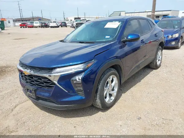KL77LFE25RC166283 2024 CHEVROLET TRAX - Image 2