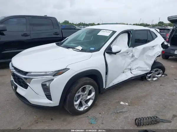 KL77LFE25RC171161 2024 CHEVROLET TRAX - Image 2