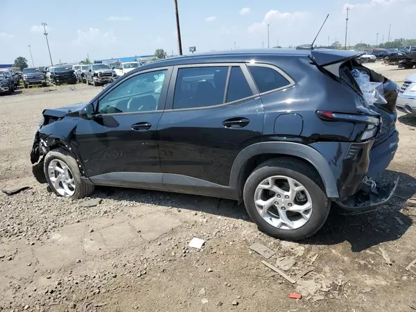 KL77LFE25RC205390 2024 CHEVROLET TRAX - Image 2