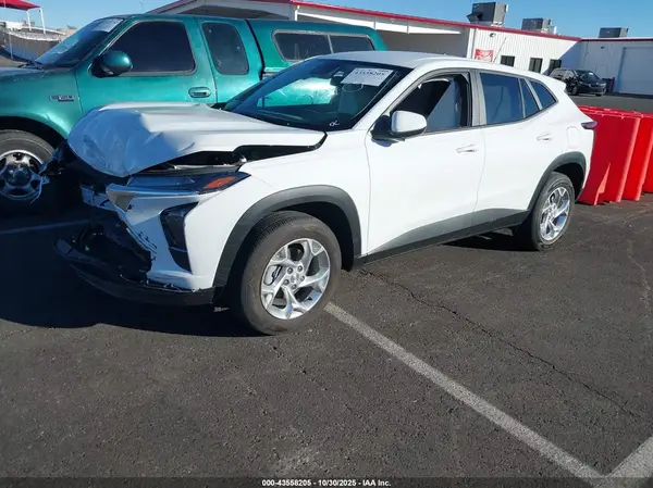 KL77LFE25RC207141 2024 CHEVROLET TRAX - Image 2