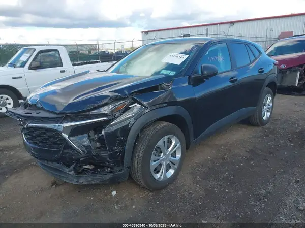 KL77LFE25RC207348 2024 CHEVROLET TRAX - Image 2