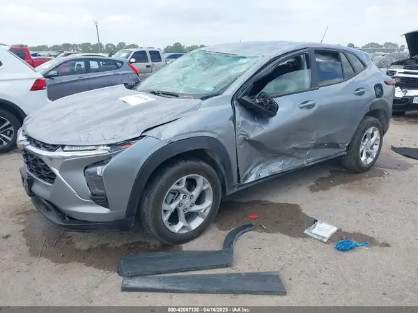 KL77LFE25RC212050 2024 CHEVROLET TRAX - Image 2