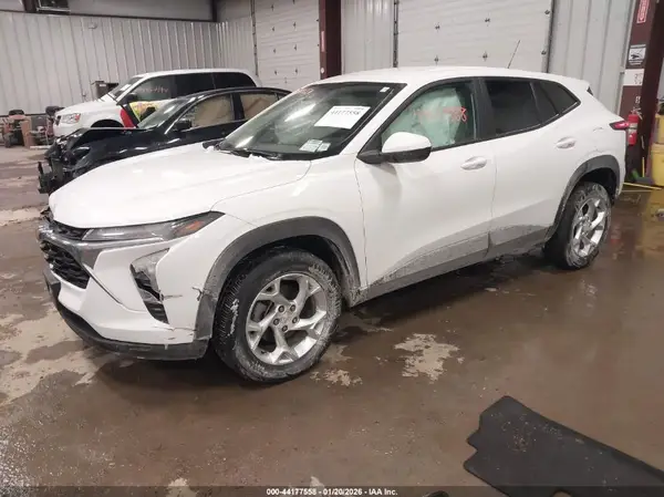 KL77LFE25RC226417 2024 CHEVROLET TRAX - Image 2