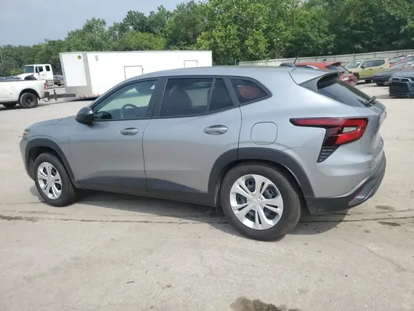 KL77LFE25RC231262 2024 CHEVROLET TRAX - Image 2