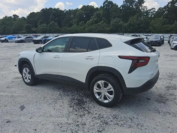 KL77LFE25RC240978 2024 CHEVROLET TRAX - Image 2