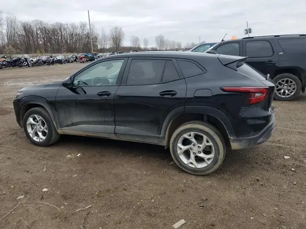 KL77LFE26RC002346 2024 CHEVROLET TRAX - Image 2