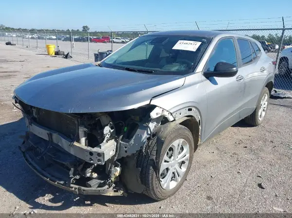 KL77LFE26RC014755 2024 CHEVROLET TRAX - Image 2