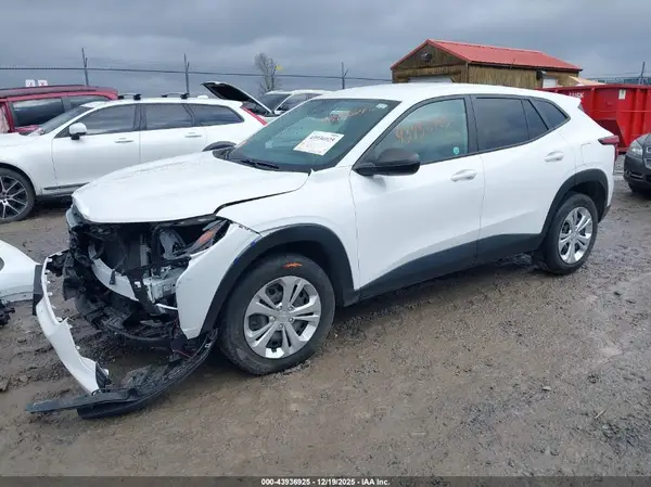 KL77LFE26RC021060 2024 CHEVROLET TRAX - Image 2
