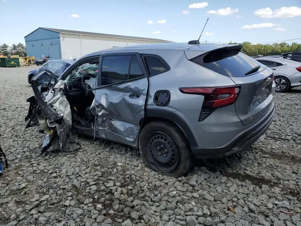 KL77LFE26RC021768 2024 CHEVROLET TRAX - Image 2