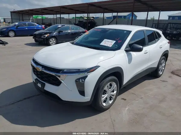 KL77LFE26RC028932 2024 CHEVROLET TRAX - Image 2