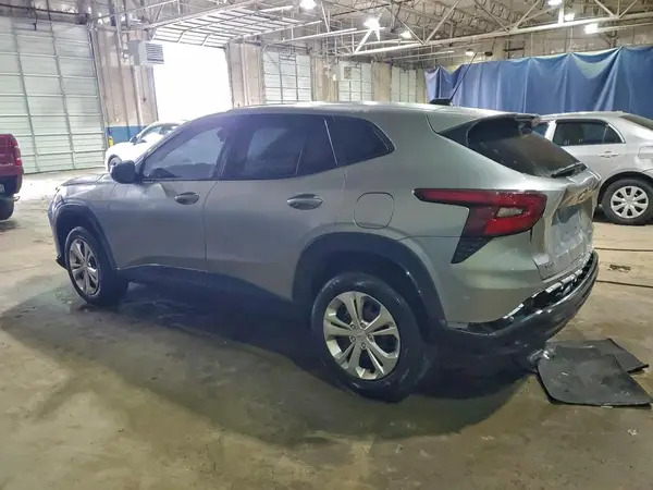KL77LFE26RC035444 2024 CHEVROLET TRAX - Image 2