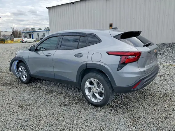 KL77LFE26RC039610 2024 CHEVROLET TRAX - Image 2