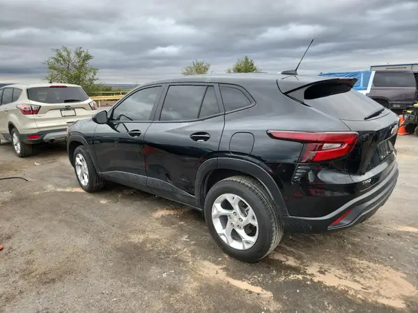 KL77LFE26RC043544 2024 CHEVROLET TRAX - Image 2