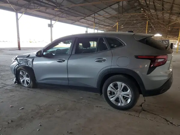 KL77LFE26RC043799 2024 CHEVROLET TRAX - Image 2