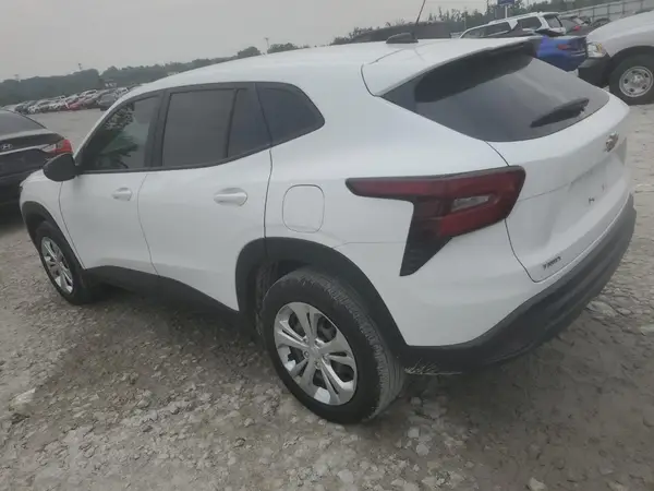 KL77LFE26RC044807 2024 CHEVROLET TRAX - Image 2