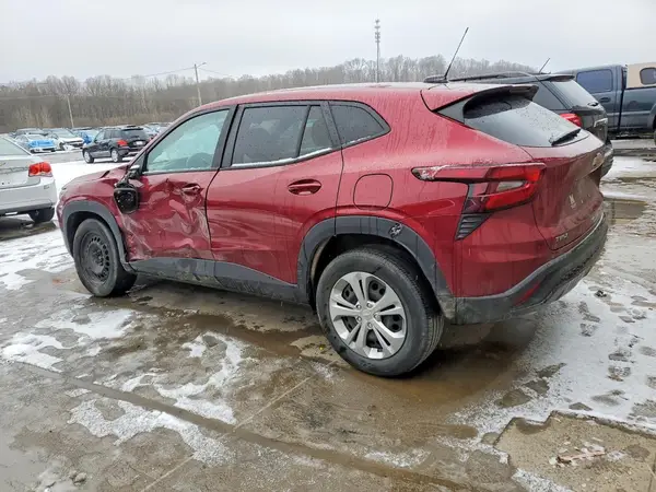 KL77LFE26RC050221 2024 CHEVROLET TRAX - Image 2