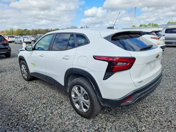 KL77LFE26RC053393 2024 CHEVROLET TRAX - Image 2