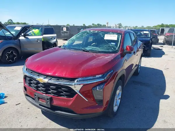 KL77LFE26RC071733 2024 CHEVROLET TRAX - Image 2