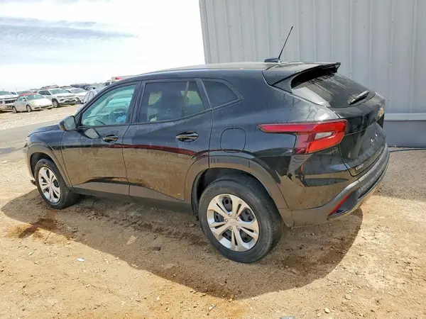 KL77LFE26RC123426 2024 CHEVROLET TRAX - Image 2
